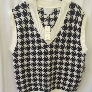 Pink Rose Monochrome Houndstooth Sweater Vest NWT Size LARGE